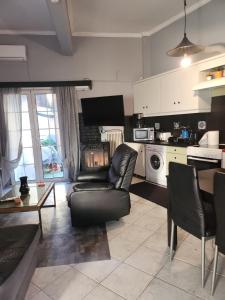 jim villa6family apartment wi-fi 500 with its own yard