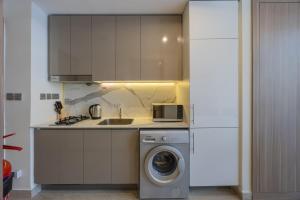 Vacationer Holiday Homes I Charming Studio l Private Balcony with Community Views