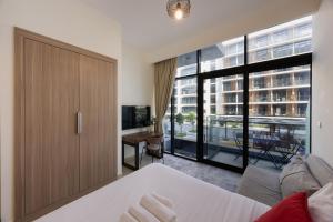 Vacationer Holiday Homes I Charming Studio l Private Balcony with Community Views