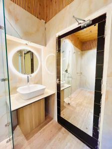 Ballygunge 2BHK 2000sqft flat main road
