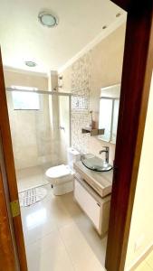 Villa Serena Garden - Quarto Cama Queen - Banheiro Compartilhado