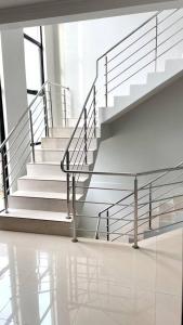 Villa Serena Garden - Quarto Cama Queen - Banheiro Compartilhado