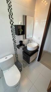 Villa Serena Garden - Quarto Cama Queen - Banheiro Compartilhado