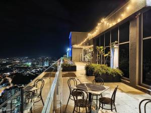 Pet Friendly Altitude Studio Bathub 2Day stay -20 Percent Offer , Melaka Highest Sea View Cafe & Bar to Enjoy