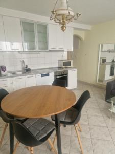 Mikuljan Apartments- Free Parking -5 Min by Walk to Beach