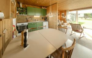 Nice Home In Glesborg With Wifi