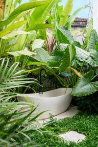 Oasis Villa by DH - Quiet Jungle Escape in Ubud with Garden and Open-Air Bath