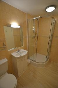Quadruple Room with Private Bathroom room in Parkwood Hotel