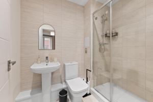 Riverside Flat Near Heathrow 2 Bed