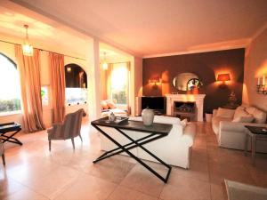 Villa Seyne-sur-Mer avec piscine privée et commerces de plage accessibles à pied