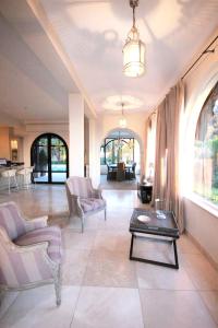 Villa Seyne-sur-Mer avec piscine privée et commerces de plage accessibles à pied