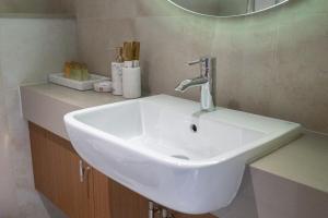 Vibrant Room in Studio City - Azizi Beach Mirage