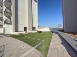 Vibrant Room in Studio City - Azizi Beach Mirage