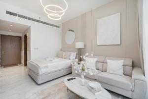 Vibrant Room in Studio City - Azizi Beach Mirage