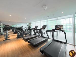 Vogue Vacation Homes, Arjan Skyz by Danube near Miracle Garden, Studio Apartment with Balcony and City View, Access toAmenities