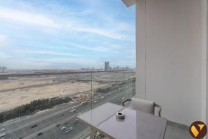 Vogue Vacation Homes, Arjan Skyz by Danube near Miracle Garden, Studio Apartment with Balcony and City View, Access toAmenities