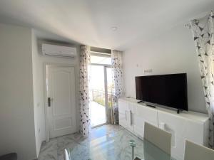 1 BR Apartment with Sea View just a few Steps to Beach in Los Cristianos