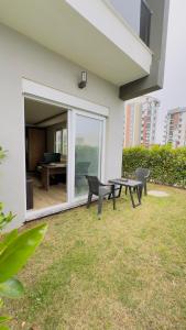 Airport 1km, Swimming Pool, Kitchen House