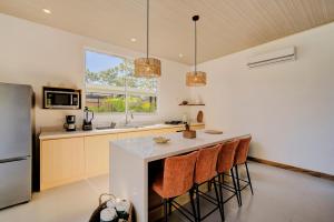 Tucana Villa, with AC & Pool, Walk to the Beach