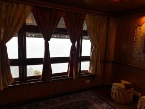 The Mountain Mist, A 2 BHK Wooden Cabin