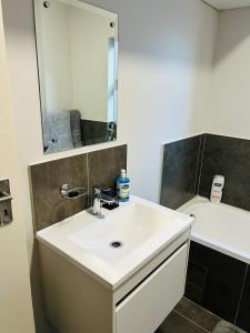 Sarona Suite Spot-Habitat Kappa