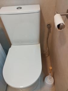 Estudio vista al mar,ideal para dos personas,piscinas ,completamente equipado , rodeado de restaurante y comercios ,estación Renfe