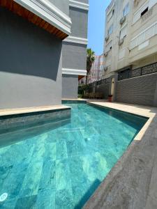 SA Apartments! Lux 2BR Duplex 150m to the Beach