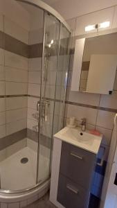 T2 Bandol clim terrasse proche à pieds mer gare ville pour 1 à 4 personnes