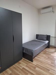 Van Gogh Apartment 1