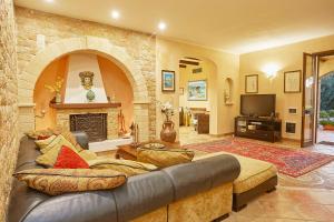 Relaxation Oasis with Pool 4 Bedrooms, 2 Bathrooms