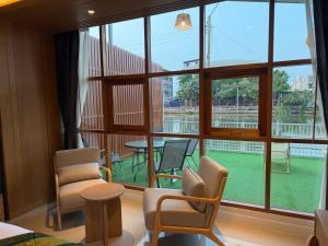 THE O-ZONE AIRPORT Riviera Lodge