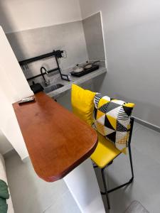 AP31 - Suíte Privativa e Aconchegante com Mini Cozinha a 3 Minutos da Praia