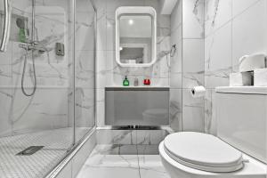 Modern 1BR Flat By Regal Realms Short Lets & Serviced Accommodation at Westbourne Court with Free WiFi & Elevator