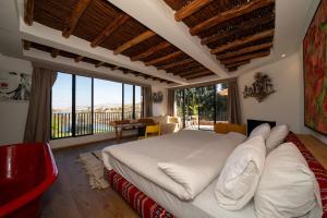 Luxury Lakefront Villa Near Marrakech