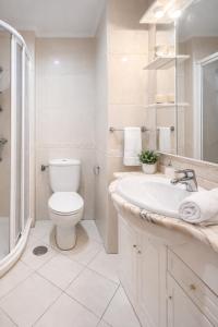 Apartment near Levante Beach with Pool & Parking