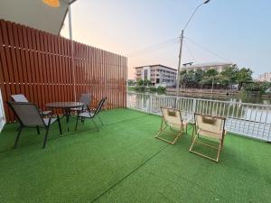 THE O-ZONE AIRPORT Riviera Lodge