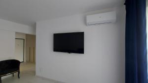 85th Pool View Studio