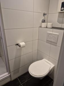 Modern Black Suite in City Center