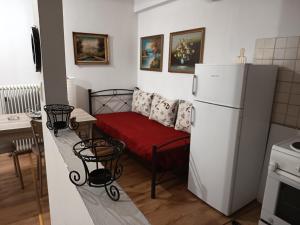 ΤΟ ΠΑΛΑΤΑΚΙ ΤΟΥ ΚΑΣΤΡΟΥ Δυο 2-The Palace in the Castle Two