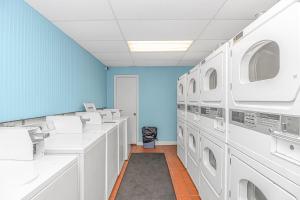 Gorgeous Oceanview Studio for 4! Sand Dunes 1044