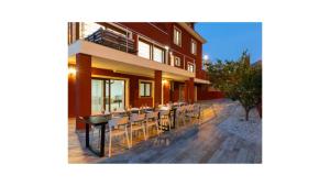 NEW Badminton Villa & Sea Views