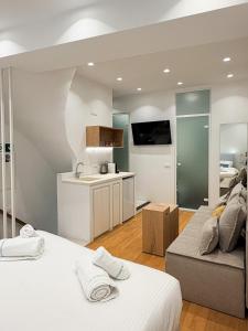 Voulas Sunset View Downtown Apartment by Mykonos Eight