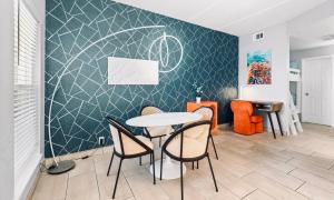 SPI Beach Condo - Just a block away to Paradise