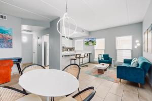 SPI Beach Condo - Just a block away to Paradise