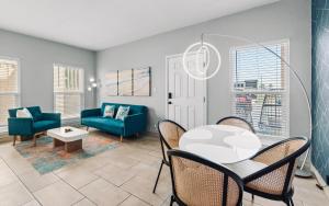 SPI Beach Condo - Just a block away to Paradise