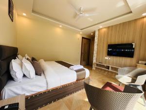 Hotel Woods Retreat With Luxury Rooms & Open Terrace Near Mussoorie International School