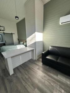 TH24 Midnight Moon Tiny Home - 15 min to Sedona