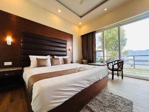 Hotel Woods Retreat With Luxury Rooms & Open Terrace Near Mussoorie International School