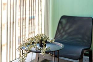 1-Min Walk to Tramway, Central Stay , Parking , Balcony