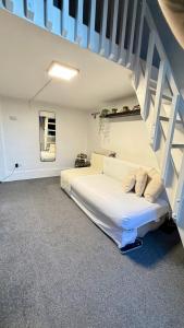 Notting Hill Studio Walk to Portobello Market